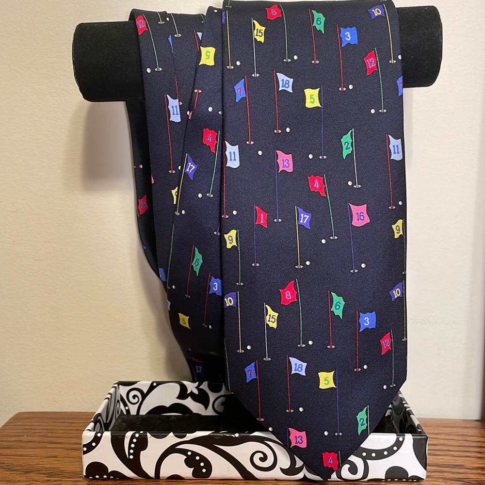 Alynn neckwear Mens Necktie Golf 18 Hole Course Silk Black Golf Theme Golf Flags